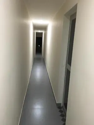a long hallway with a long aisle in a building at Glen de 3 alcobas los molinos in Medellín