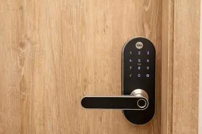 a black door handle on a wooden door at Cozy Apt 4 -Laureles -AC- Smart Lock in Medellín
