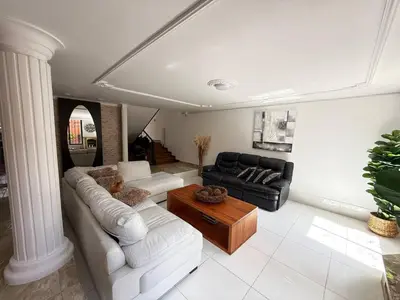 Gallery image of 5BR Poblado 80s Mansion with Private Pool AC in Medellín