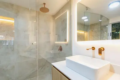 a bathroom with a sink and a glass shower at B1 Apt de 3 Alcobas en Poblado Provenza con Aire in Medellín