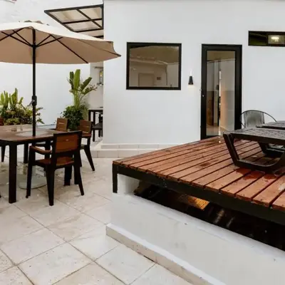 L1 7BR Laureles House rooftop jacuzzi AC
