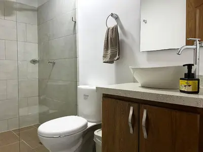 a bathroom with a toilet and a sink and a shower at Apartamento Florelba-a solo dos cuadras del parque in Carmen de Viboral