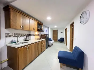a kitchen with a sink and a clock on the wall at Apartamento Florelba-a solo dos cuadras del parque in Carmen de Viboral