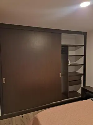 a bedroom with a bed and a black wall at Estancias confortables, amigos y familia in Manizales