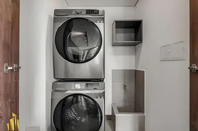 a microwave and a washing machine in a room at Morph 1402 - Stylish apt in Poblado/AC/Jacuzzi in El Poblado