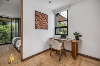 a room with a desk with a computer on it at Morph 302 - Modern apt high ceilings BBQ/Jacuzzi in El Poblado