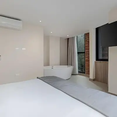 Solei Loft 301 - Location/Trendy Jacuzzi Living