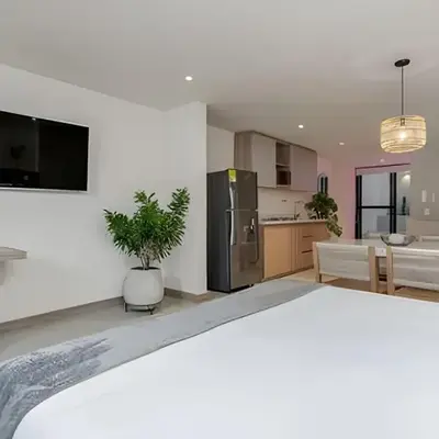 Solei Loft 302 - Elegant Oasis: Loft/Jacuzzi/AC