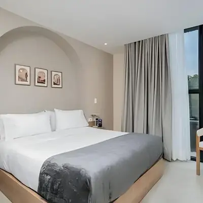 Solei Loft 402 - Espacious & bright apt with AC
