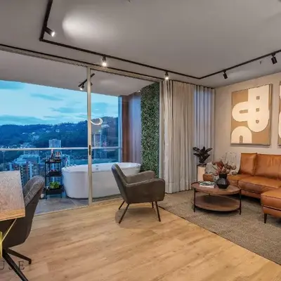 Urban 2505 - Oasis with pool and gym