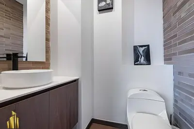 a bathroom with a white sink and a toilet at C36 apto. 802 - Luminoso Dúplex con Vistas Panorámicas in Medellín