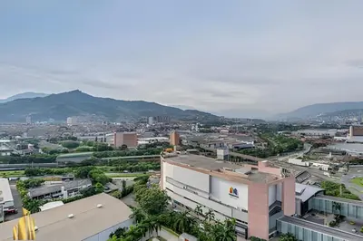 a view of a city with mountains in the background at Class 48 Apt. 2202 - Apt luminoso/Balcón/AC in Sabaneta