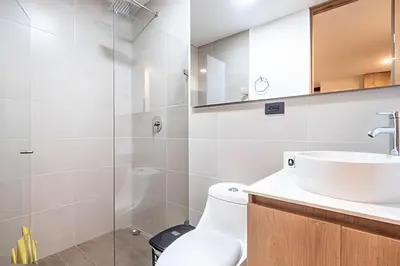 a bathroom with a sink and a shower at Class 48 Apt. 2203 - Apt moderno y acogedor balcón priv in Sabaneta