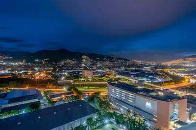a view of the city at night at Class 48 Apt. 2303 - Loft de alta clase -balcón privado in Sabaneta