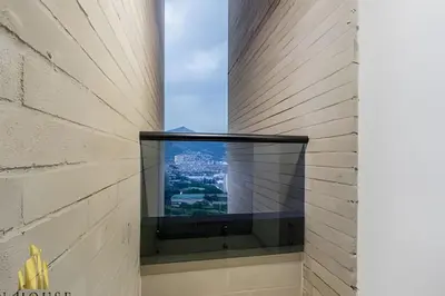 a room with a window in a brick wall at Class 48 Apt. 2304 - Apto con balcón privado/Sabaneta in Sabaneta