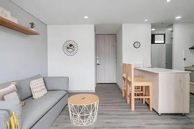 a living room and kitchen with a couch and a table at Class 48 Apto. 2501 - Apto tranquilo y luminoso/balcón in Sabaneta