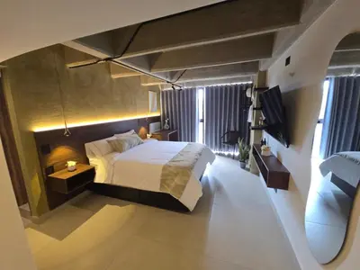 a bedroom with a large bed and a large window at Mali Experience in Rionegro