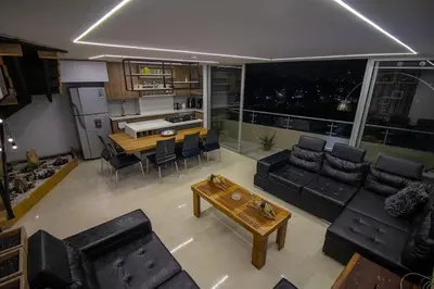 a living room with a couch and a table at Penthouse de Lujo con Jacuzzi y Vista in Itagüí