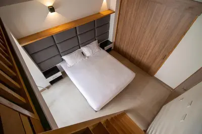 an overhead view of a small room with a bed at Penthouse de Lujo con Jacuzzi y Vista in Itagüí