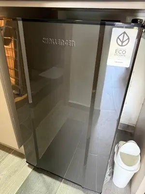 a glass door in a room with a bucket at Apartamento con excelente ubicación, Laureles in Medellín