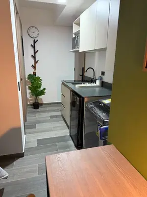 a kitchen with a sink and a stove at Apartamento con excelente ubicación, Laureles in Medellín