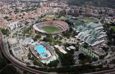 an aerial view of a stadium with a swimming pool at Apartamento con excelente ubicación, Laureles in Medellín