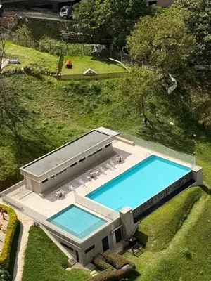 an overhead view of a large swimming pool at Mirador Fiorenza in Medellín