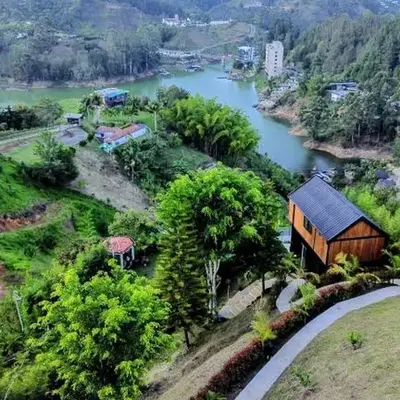 Cabaña con jacuzzi y vista al embalse - Ocasia