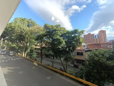 a view of a city street with trees and buildings at Casa Clásica Zona Centro Medellín, Casa Villa para 8H in Medellín