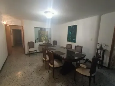 a dining room with a table and chairs at Casa Clásica Zona Centro Medellín, Casa Villa para 8H in Medellín