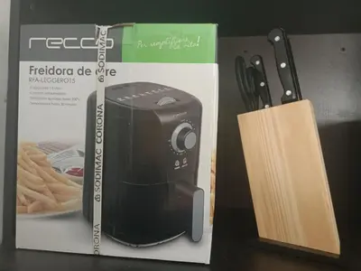a box with a toaster and some french fries at Casa Clásica Zona Centro Medellín, Casa Villa para 8H in Medellín