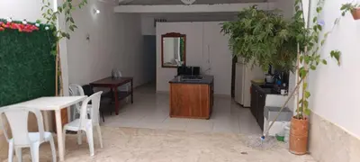 a room with a table and a table and chairs at Casa Santy in Santa Fe de Antioquia
