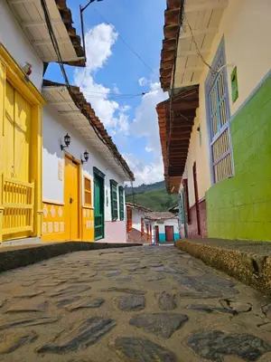 an alley in a town with colorful buildings at Don tranquilo in Alejandría