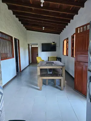 a living room with a wooden table and a couch at Don tranquilo in Alejandría