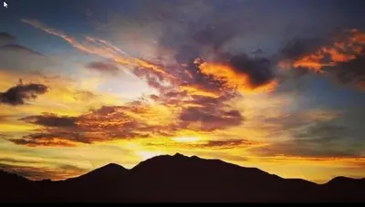 a sunset over the top of a mountain at Alto Paraiso Glamping 