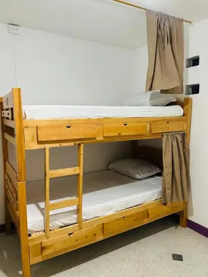 a bunk bed in a room with a bunk bedutenewayewayangering at Casa Almanik Hostel in Medellín
