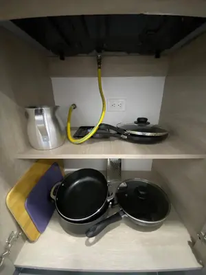 a kitchen with a frying pan and pans on a shelf at calido y tranquilo apartamento in Sabaneta