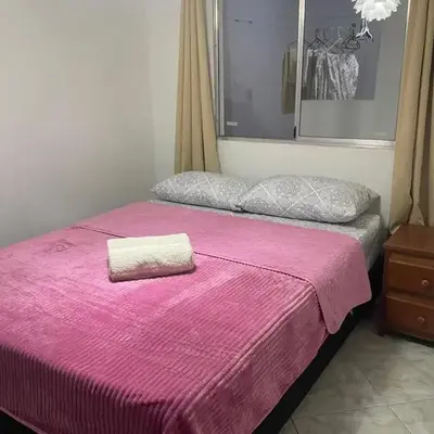 Apartamento amplio con un patio grande
