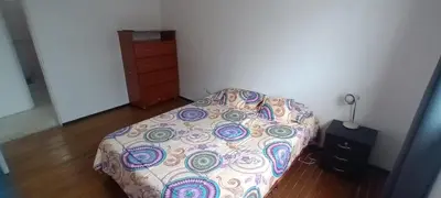 a bedroom with a bed and a dresser in it at habitaciones amobladas la estrella in Manizales