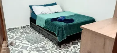 a bedroom with a bed with a green comforter at Apartamento completo in Jardin