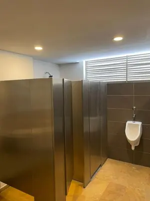 a bathroom with a urinal and a toilet in it at Suite Casa Grande in Rionegro