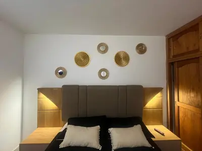 a bedroom with a bed with plates on the wall at Amplio apartamento Guayabal cerca aeropuerto Olaya Herrera in Medellín