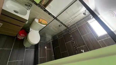 a bathroom with a toilet and a sink at Apartamento Simón Bolívar in Itagüí