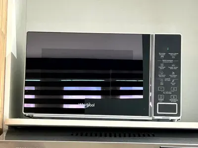 a microwave oven sitting on top of a shelf at Elegante lugar a pasos del metro in Medellín