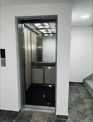 a glass door in a room with a mirror at Aparta- estudio de lujo con jacuzzi in Medellín