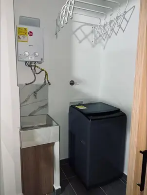 a room with a trash can and a machine at Aparta- estudio de lujo con jacuzzi in Medellín