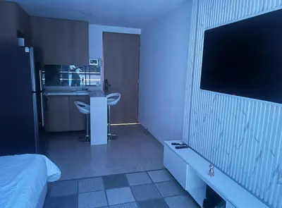 a hotel room with a bed and a flat screen tv at Aparta- estudio de lujo con jacuzzi in Medellín