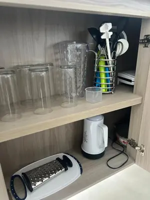 a shelf with a computer keyboard and other appliances at Central, Universidades y Centro Comercial in Manizales