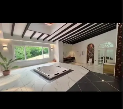 a large living room with a large rug on the floor at Casa de campo El Jaguar in San Jerónimo