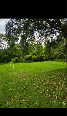 two white goal posts in a grass field at Casa de campo El Jaguar in San Jerónimo